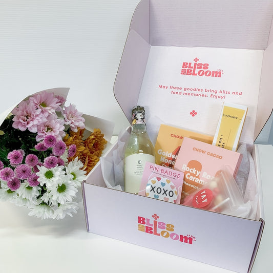 Mother's Day Flower Bunch and Gift Box Set | Perth Delivery